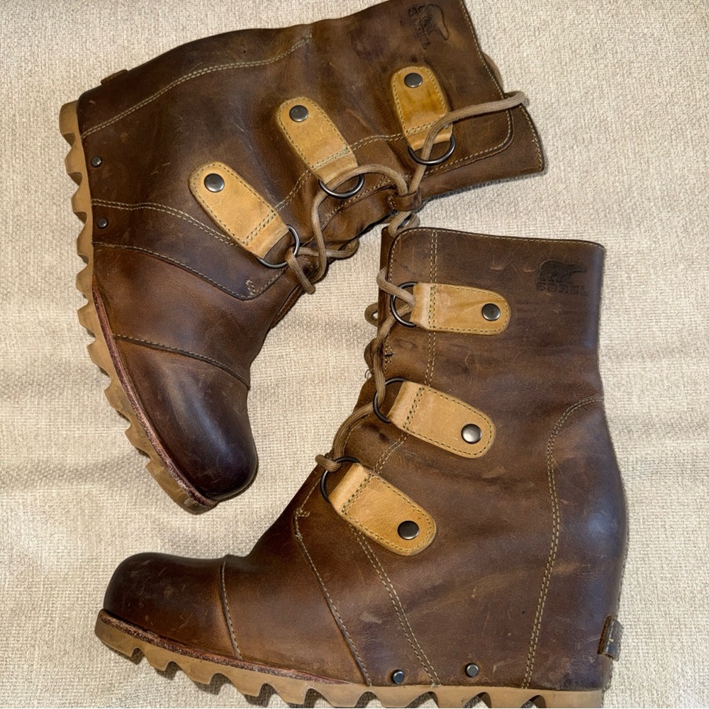 SOREL Joan Of Arctic Wedge Distressed Elk Brown Leather Wedge Mid Boots Size 8